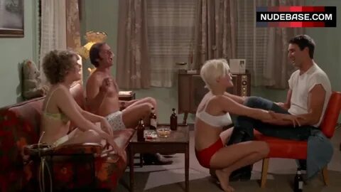 Sally Struthers in Bra and Panties - Five Easy Pieces (0:57)