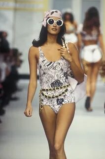 Yasmeen Ghauri / CHANEL Runway Show S/S 1993 Fashion, Timele