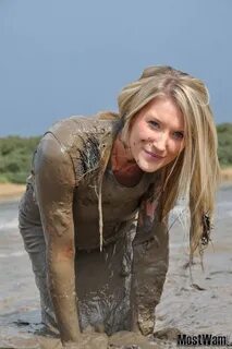 She's got a reason to be smiling (With images) Mudding girls