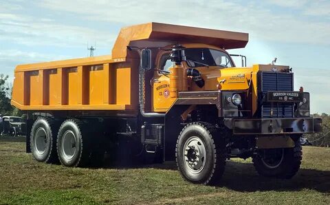 File:Mack B81 dump truck (front right) at Hershey 2019.jpg -