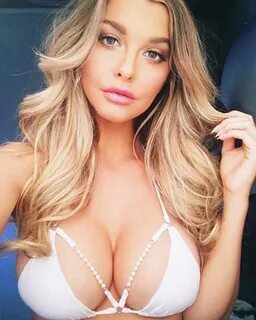 The Girl With The Perfect Cleavage, Emily Sears - Barnorama
