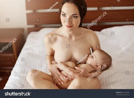 Стоковая фотография 653324698: Young Attractive Nude Mom Bre