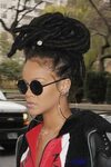 Pin by 𝒏 𝒊 𝒏 𝒊 on poeple. Rihanna dreads, Faux locs hairstyl