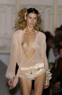 Antonio Berardi Spring 2003 Runway Pictures - Livingly