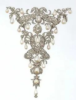 Diamond and pearl stomacher Gorgeous jewelry, Beautiful jewe