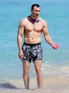 6'6" retired boxer Wladimir Klitchko - Imgur