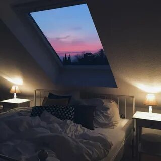 Спальня ночью с окном: фото, изображения и картинки