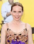 60+ Hot Amy Ryan Pictures Will Make You Fall In Love With He
