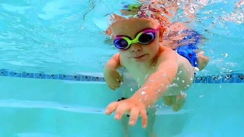 Baby Clarke Swims Across the Pool - YouTube