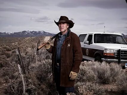 Drsný šerif: moderní seriálový krimi-western dle románů auto
