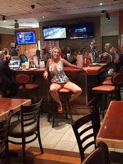 Hooters now has a oyster bar - 2 Pics xHamster