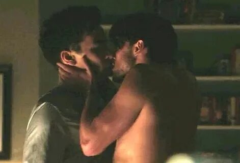 Polémica por la censura en Italia de una escena de sexo gay 
