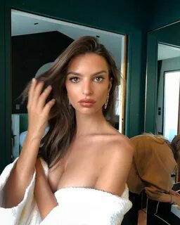 Emily Ratajkowski Emily ratajkowski, Instagram queen, Beauty