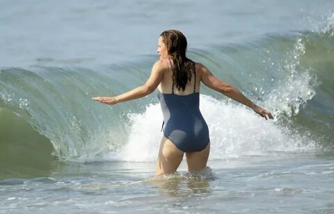 Mom's Turf: Jennifer Garner Rocking a Swimsuit at the Beach 