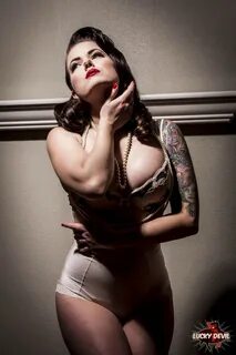 Lucky Devil Pin Ups Male Photographer Profile - San Marcos, 