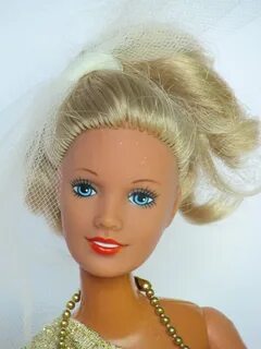 Darci Blonde-haired vintage 12" vinyl fashion doll. Kenner. 
