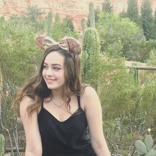 mary mouser sexy look pics.