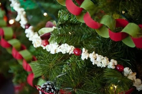 How to Decorate Your Christmas Tree Like a Professional Home