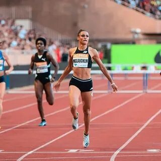 Sydney McLaughlin running fast * Sydney McLaughlin Pictures 