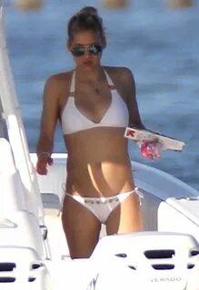 Anna Kournikova - Bikini Candid in Miami - HawtCelebs