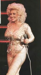 48 Nude Photos of Dolly Parton Showcasing Her Talented Perfo