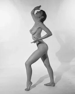 Shirley Bassey Nude Photos - Heip-link.net