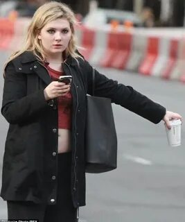 Abigail Breslin weight, height and age. We know it all!