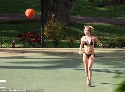 Hayden Panettiere plays tennis AND basketball during her rom