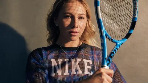 Busen Basketball Gesicht nach oben amanda anisimova nike Mun