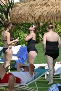 kelly-clarkson-bikini-candids-in-kauai-hawai-02 GotCeleb