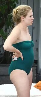 Melissa Joan Hart shows off slimmed down figure in strapless