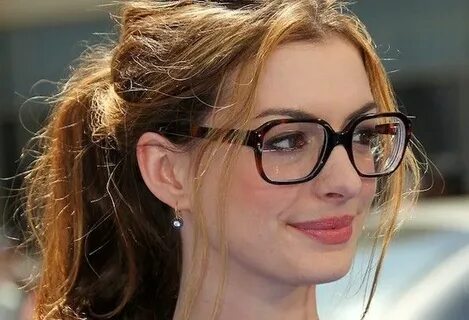 Anne Hathaway's Gucci glasses in 2019 Celebrities with glass