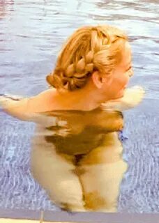 Cherry Healey Naked in the pool - Fappenist