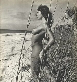 NO MEMORY: THE NUDE by ANDRE DE DIENES (1)