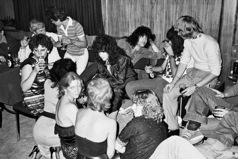 Paul, Ace & Eric and a bevy of Aussie groupies. (1980) Best 