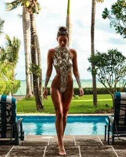2019 Is The Year Of Tape Bikinis (35 pics) - izispicy.com