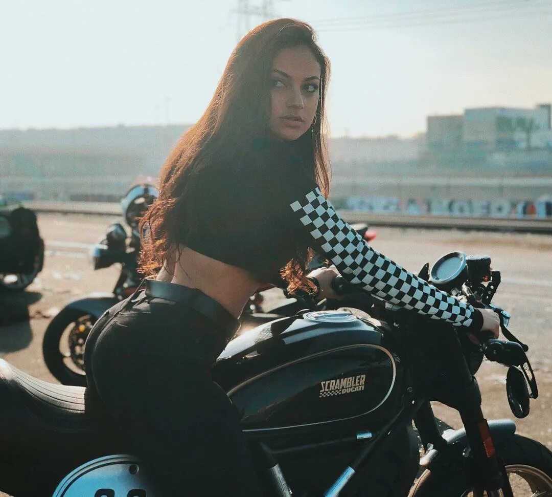 Inanna on Instagram: "I think I just fell in love with riding. 