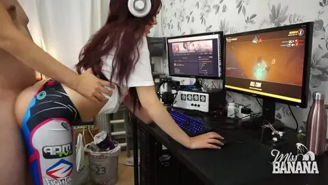 Missbanana having a quickie while gaming (1080p) amateur, te