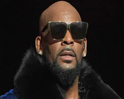 R. Kelly / Lawyer Tweets Screenshots of Alleged R. Kelly Sex