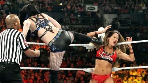 WWE Money In The Bank : Nikki Bella Vs. Paige - WWE Divas Ti