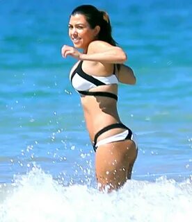 Kourtney Kardashian Shows Sexy Post-Baby Bikini Body on Vaca