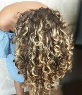 Pin by Mireia Mendez on Cabello Highlights curly hair, Curly