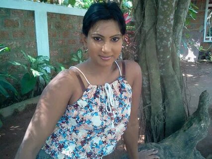 Lankan Models Chathuni Niwarthana sexy Pictures