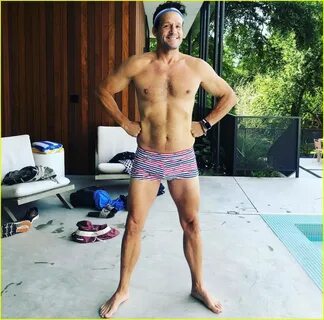 Cougar Town's Josh Hopkins Shows Off Fit Body in Patriotic S