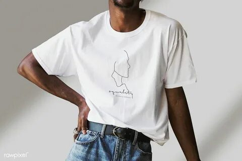 Black man wearing a silk screen white t-shirt mockup premium