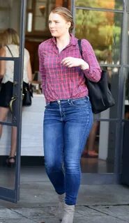 Bryce Dallas Howard in Jeans -01 GotCeleb