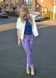With what to wear purple jeans?