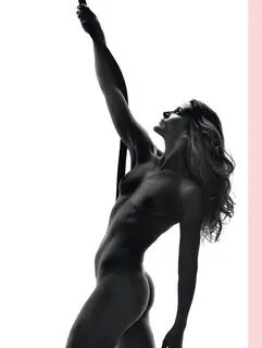 Zoe Saldana y más famosas se desnudan para la nueva Women’s 