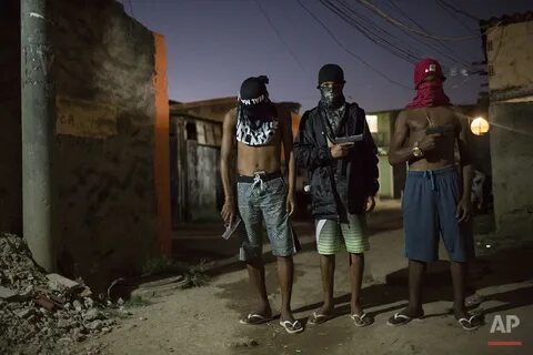 In Rioâ€™s slums, gangs, drugs, murders carry the day - AP Pho