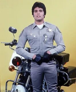 Erik Estrada becomes a reserve police officer 40 years after